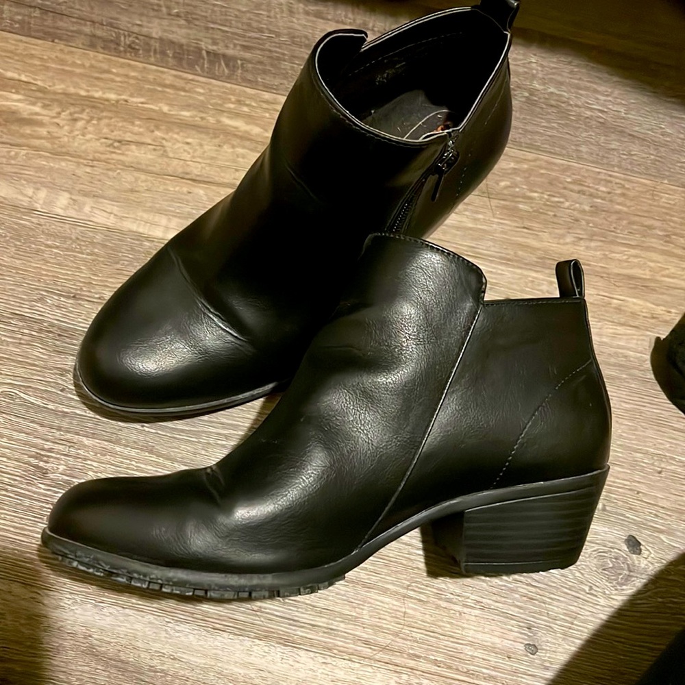 “Brenna” Safe-T-Step non slip oil resistant ankle booties